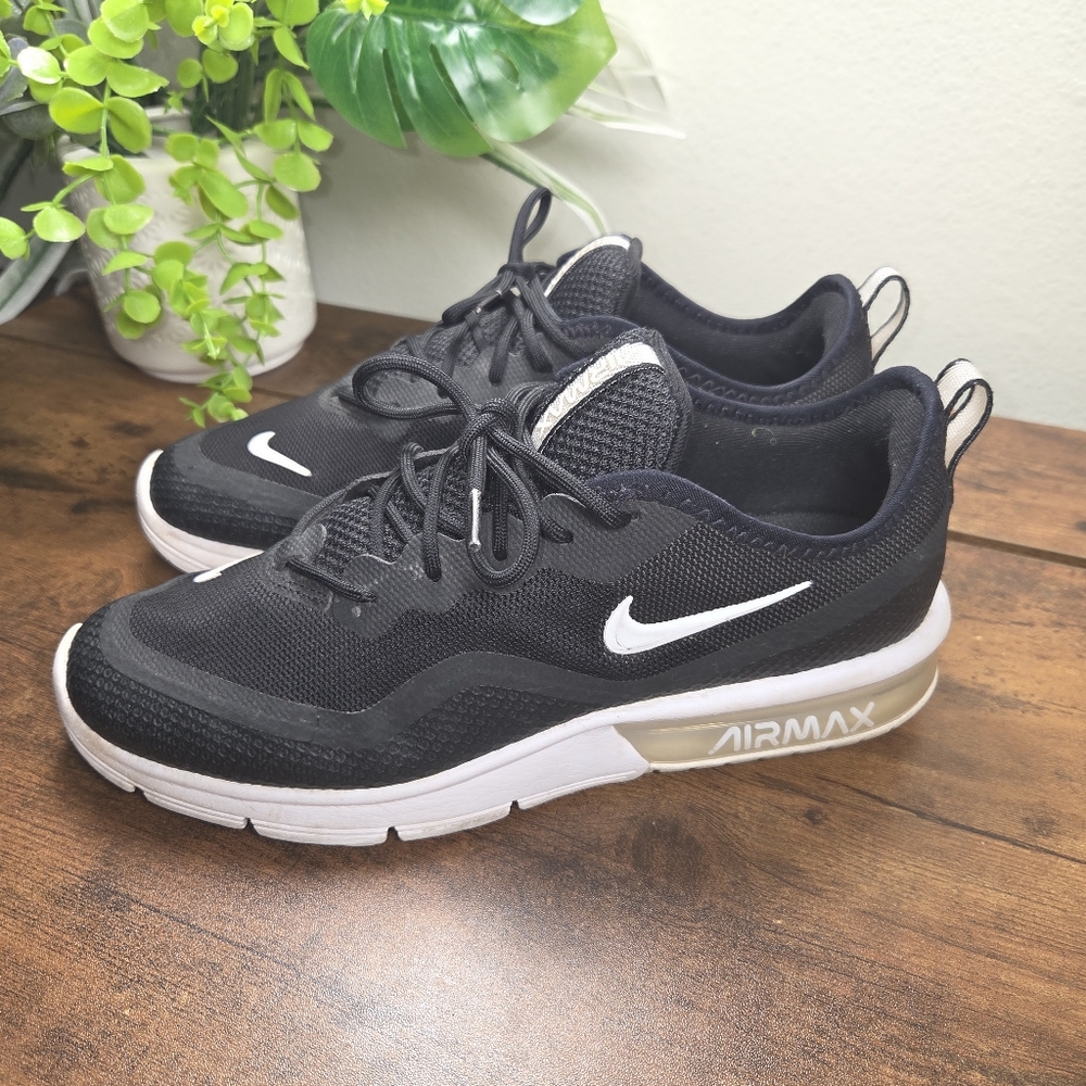 Nike Air Max Secuence Shoes Women Sz 9 Black White BQ8824-001